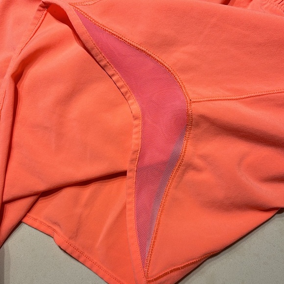Lululemon hotty hot high rise lined shorts 4” size 4 in pink - Picture 3 of 3
